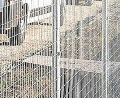 Hoţii au furat gardurile metalice de la Cimitirul din Cernavodă